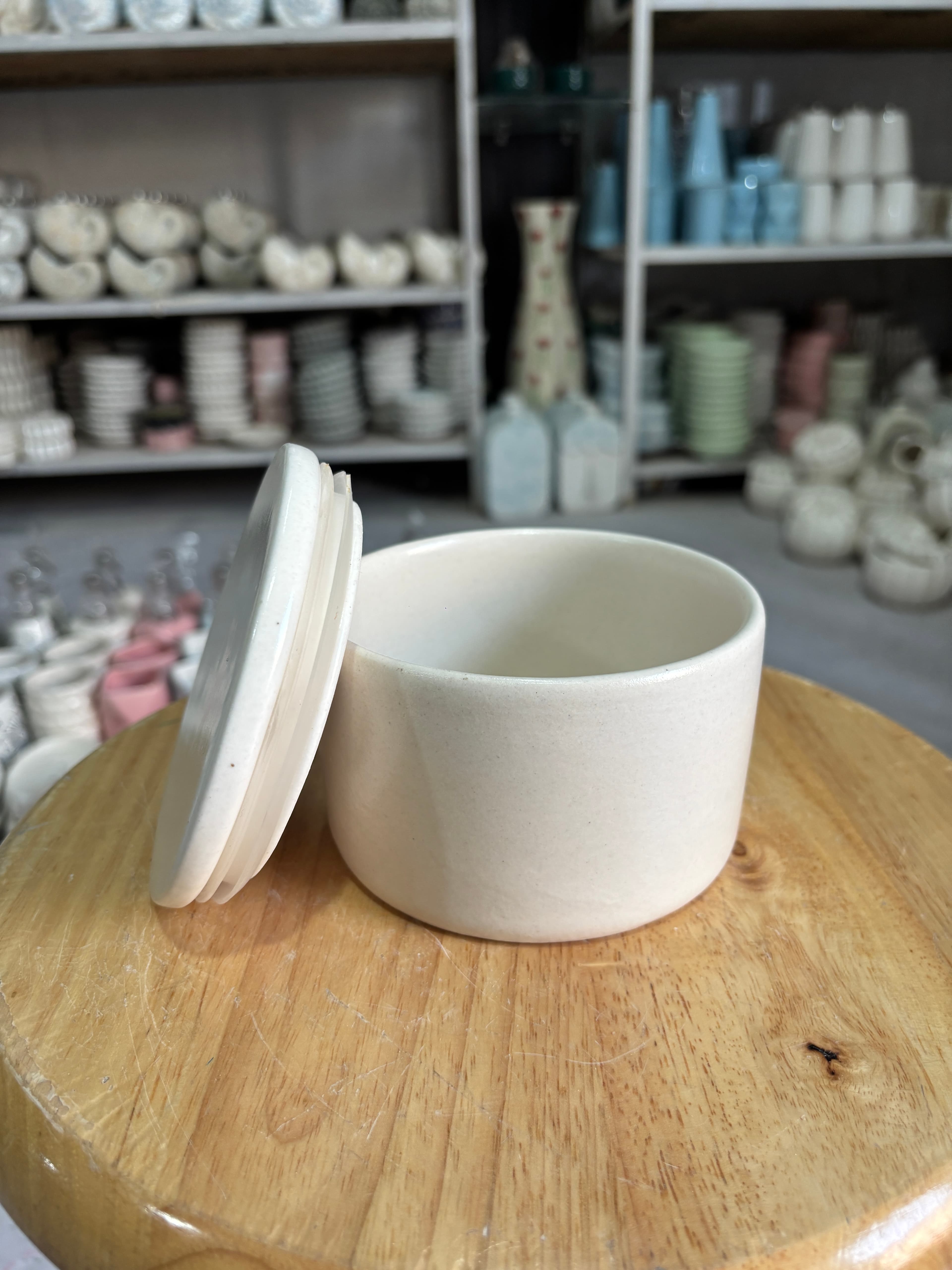 Minimal Cream Pot